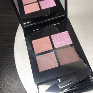 Elizabeth Arden Makeup - Elizabeth Arden purple tone eyeshadow palette 2g Elizabeth Arden Makeup - Elizabeth Arden purple tone eyeshadow palette 2g